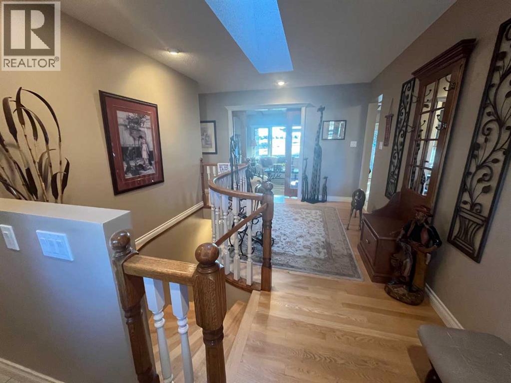 97 Ridgewood Crescent W