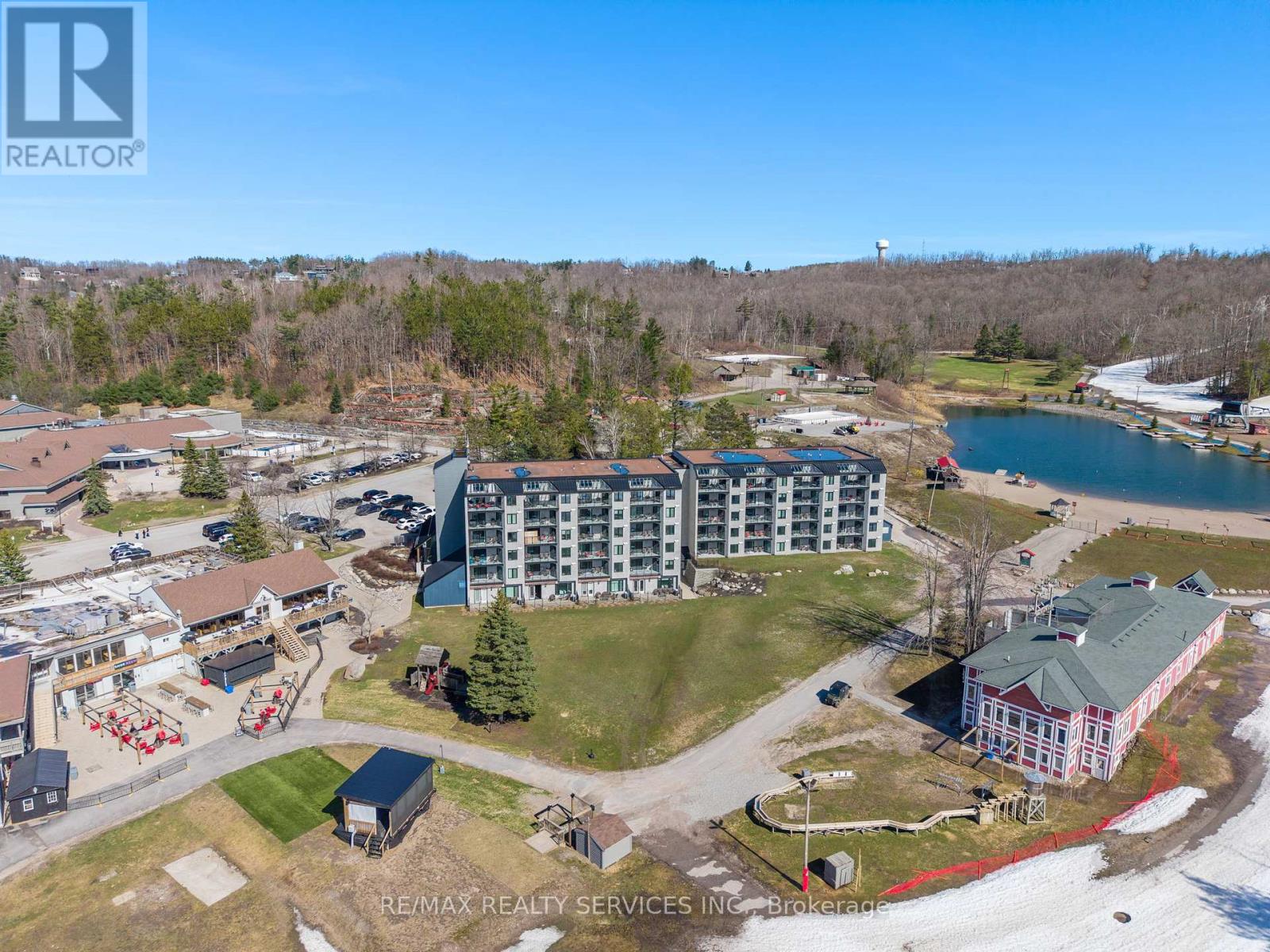 Photo 1 of 26 — 501 - 80 HORSESHOE BOULEVARD Unit 501, Oro-Medonte (Horseshoe Valley), ON L4M4Y8