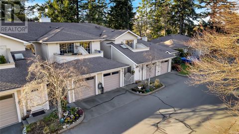 30 850 Parklands Dr Esquimalt BC V9A4L5