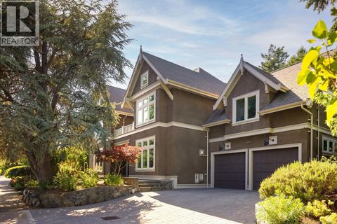 1568 Montgomery Ave Victoria BC V8S1T6