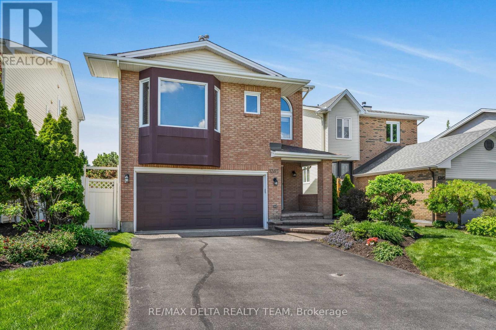 1387 NORVIEW CRESCENT