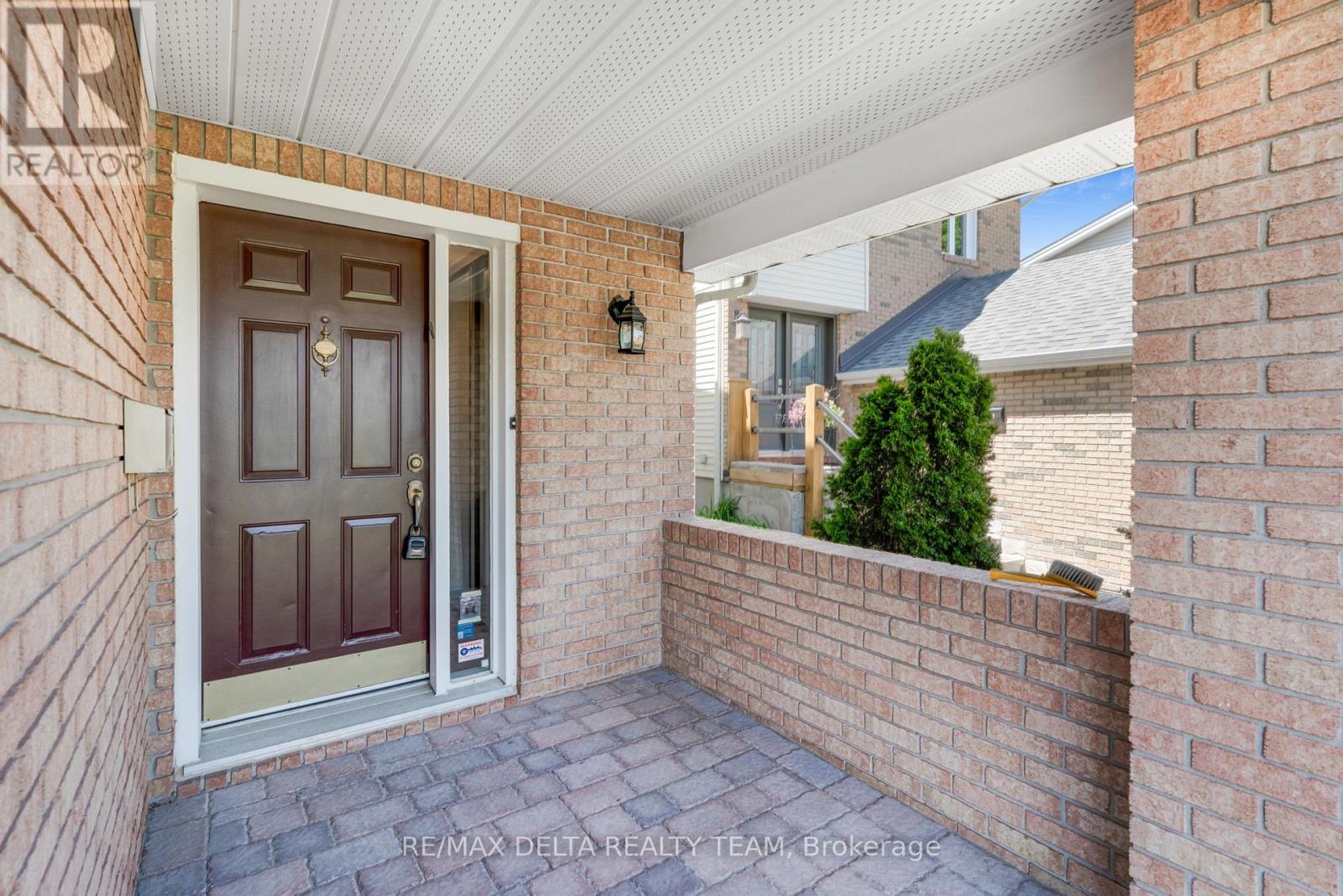 1387 NORVIEW CRESCENT