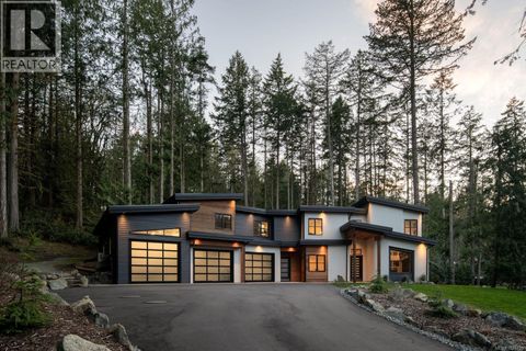 1535 Eagle Way North Saanich BC V8L5S3