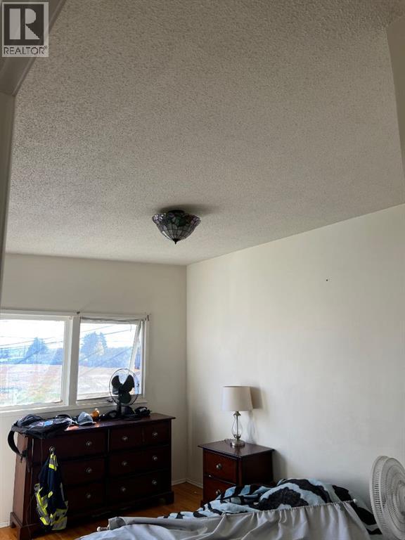 5930&5932 Trollinger Street NE