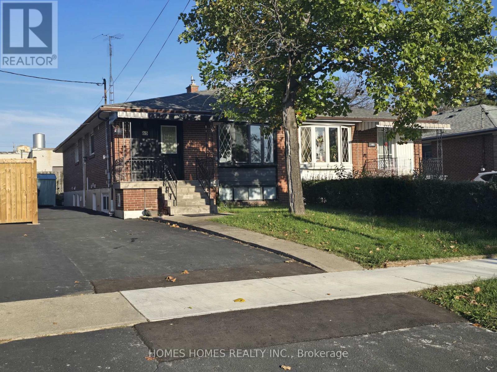 Photo 1 of 43 — 65 ELNATHAN CRESCENT, Toronto (Humber Summit), ON M9L2G2