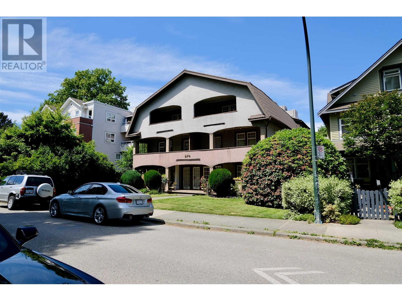 875 W 14TH AVENUE
