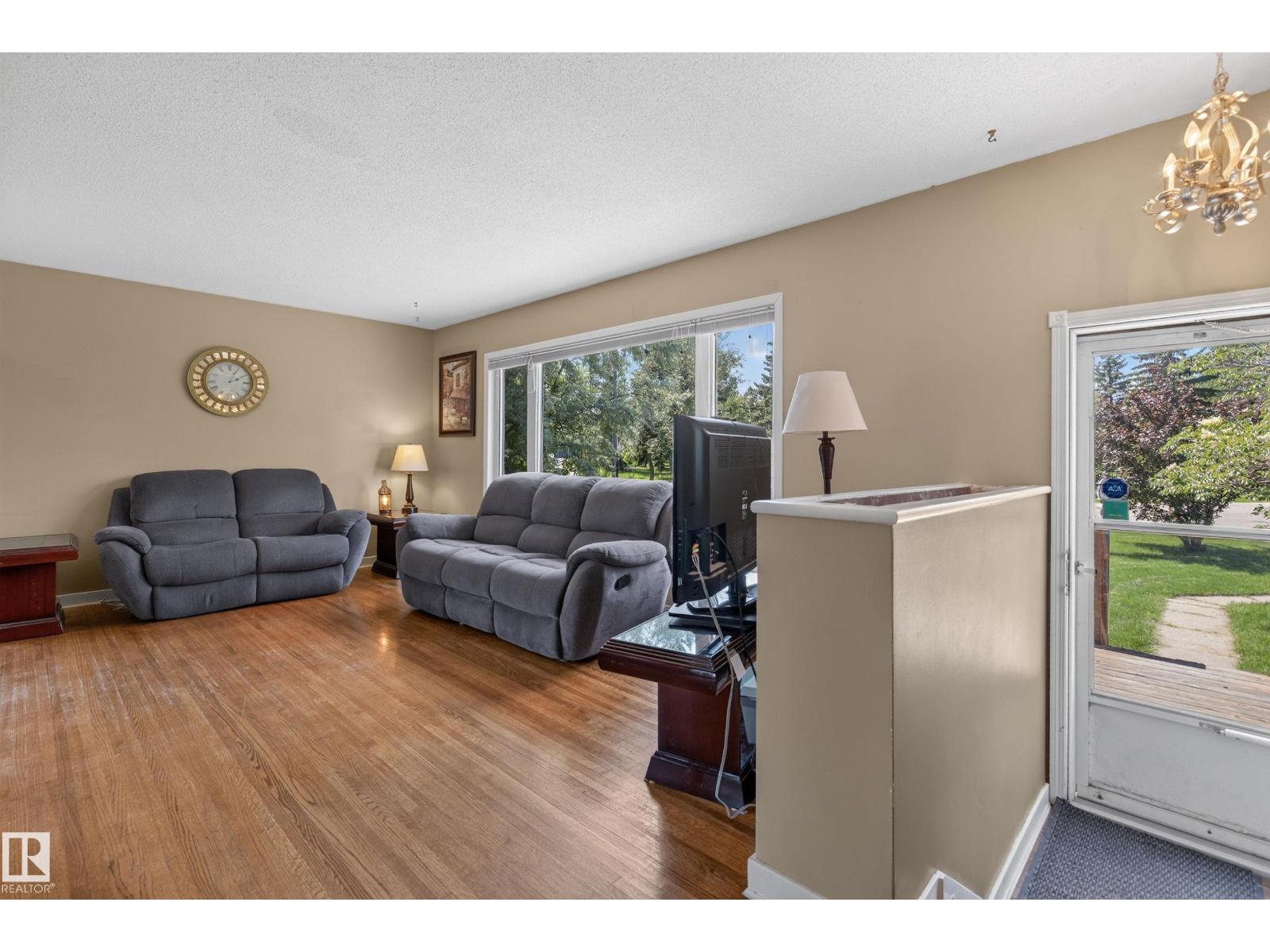 11303 115 ST NW