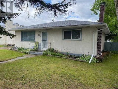 182 SUNWAPTA Drive Hinton AB T7V1E9