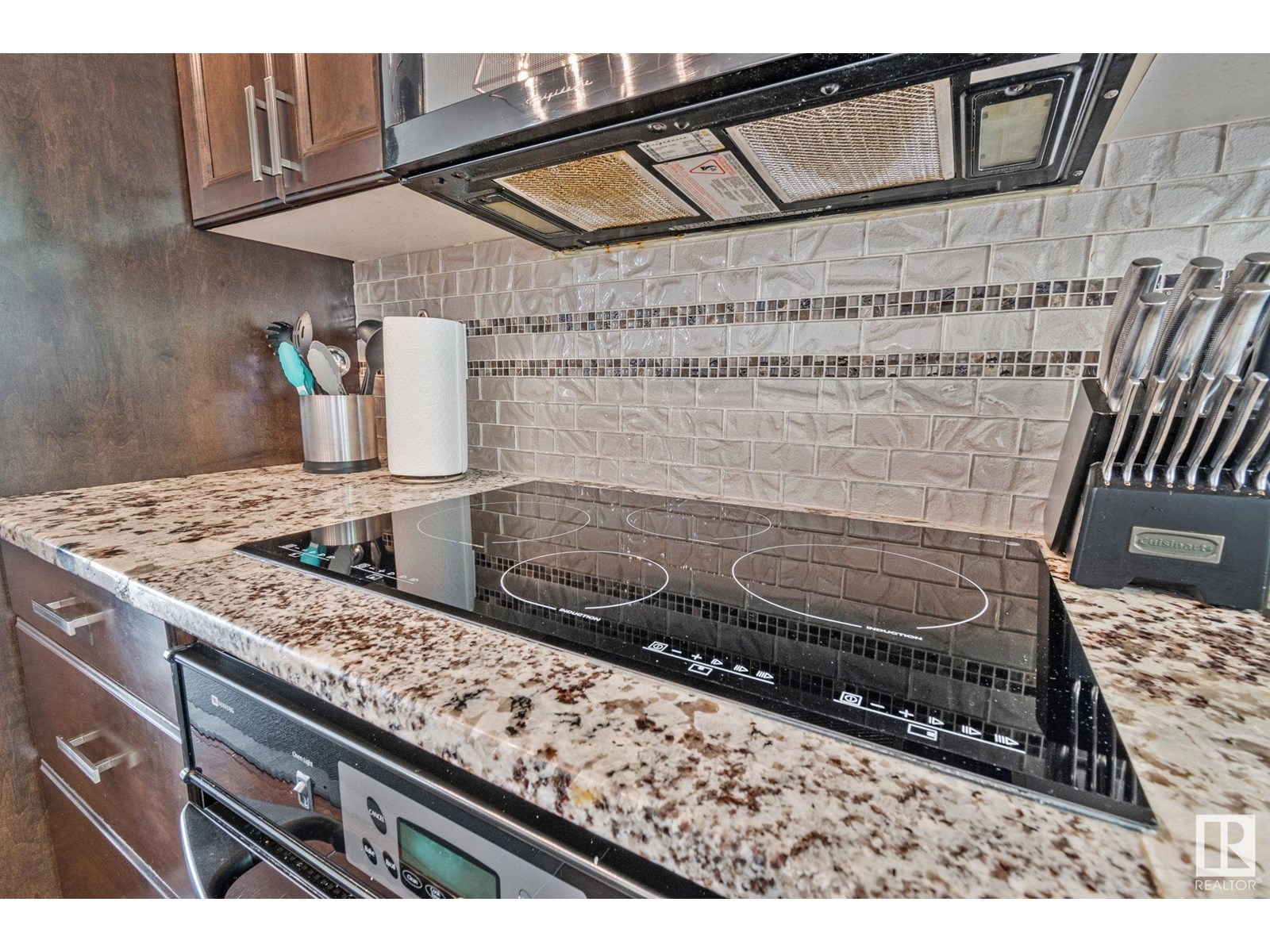 #401 9804 101 ST NW NW