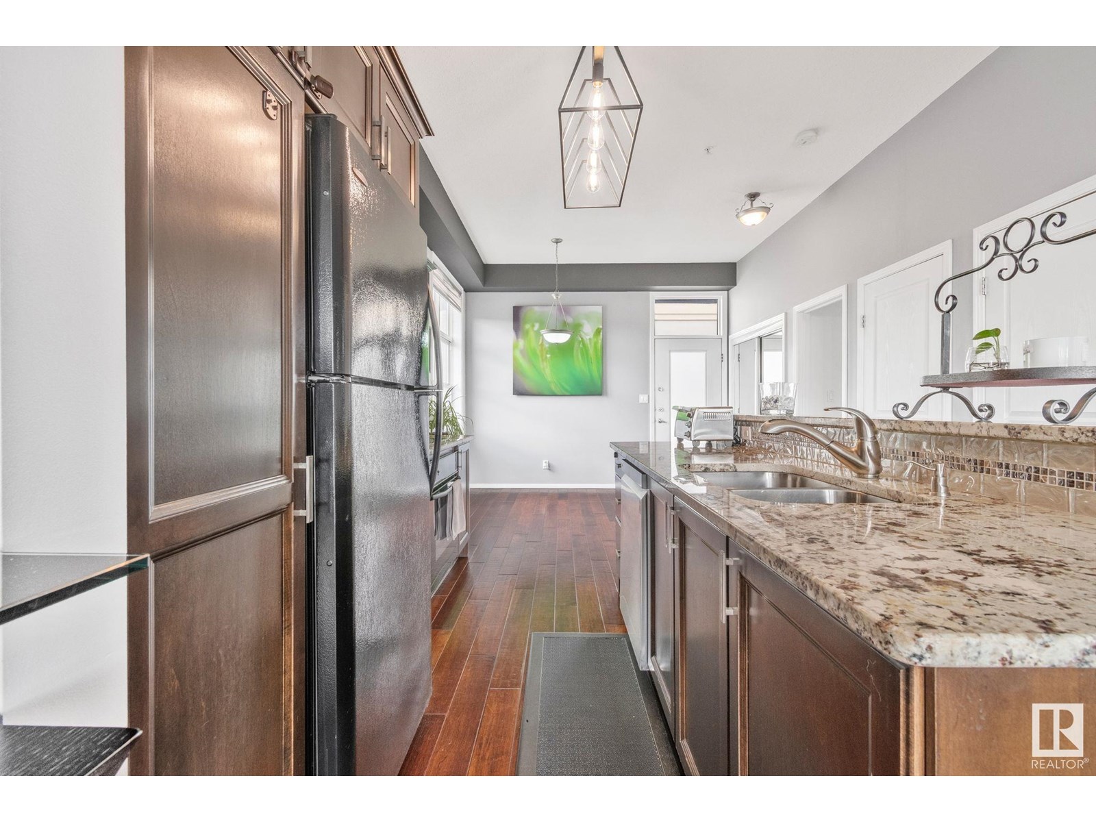 #401 9804 101 ST NW NW