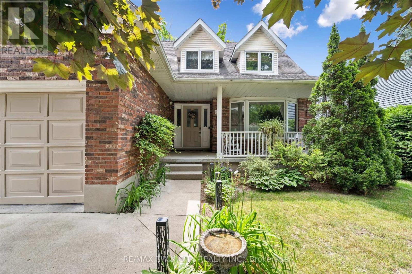 45 APPLEWOOD CRESCENT