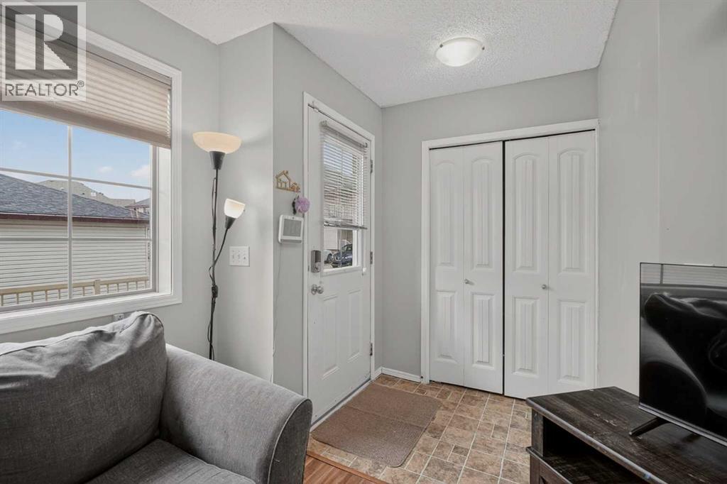 105, 23 Everridge Square SW