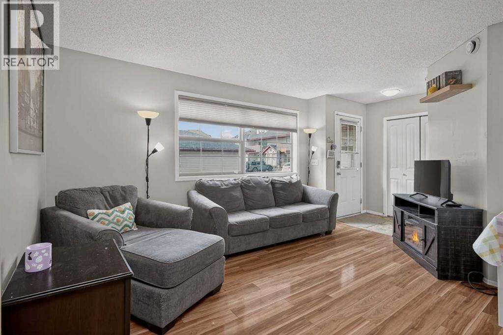 105, 23 Everridge Square SW