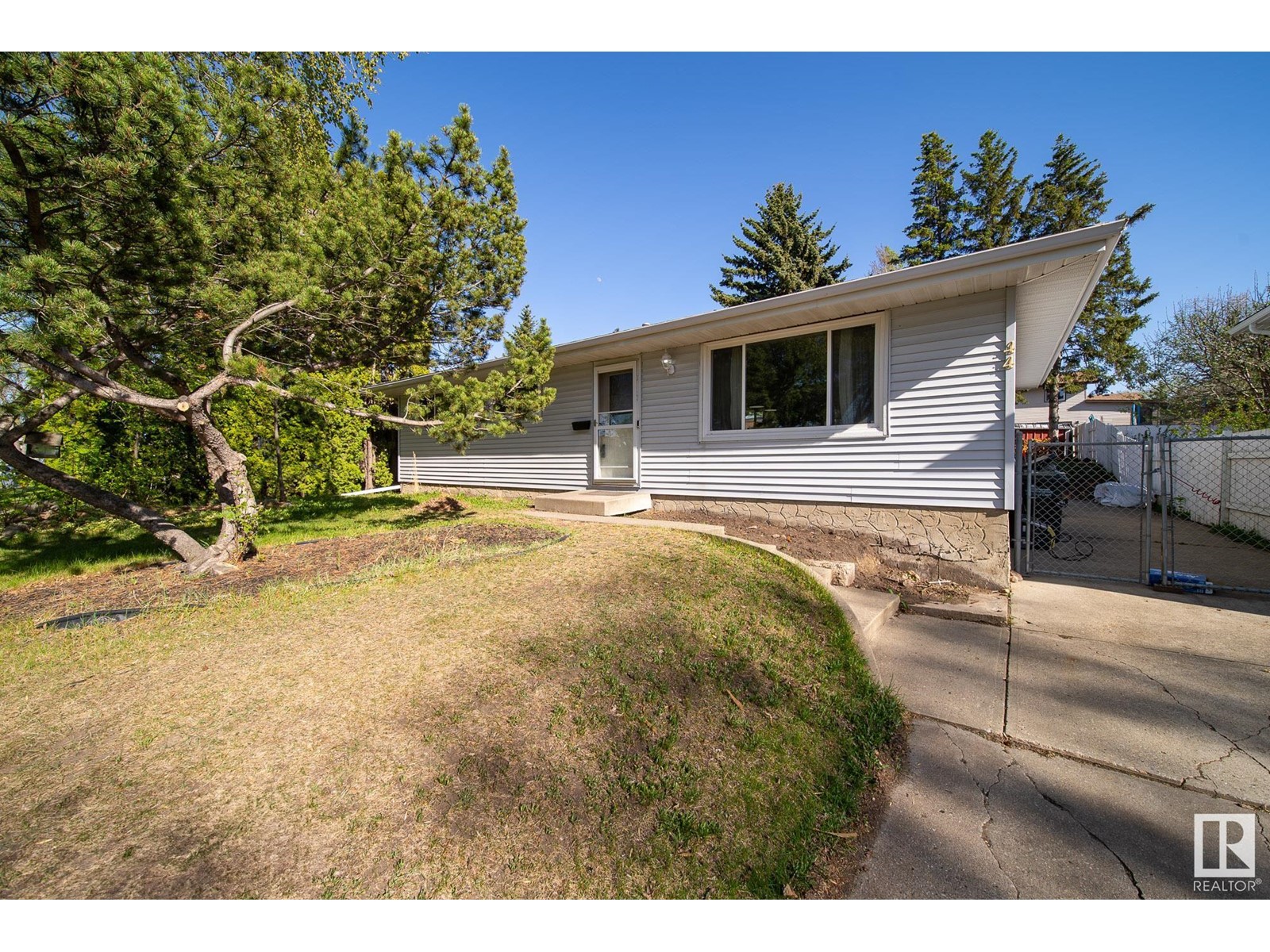 44 MARION DR