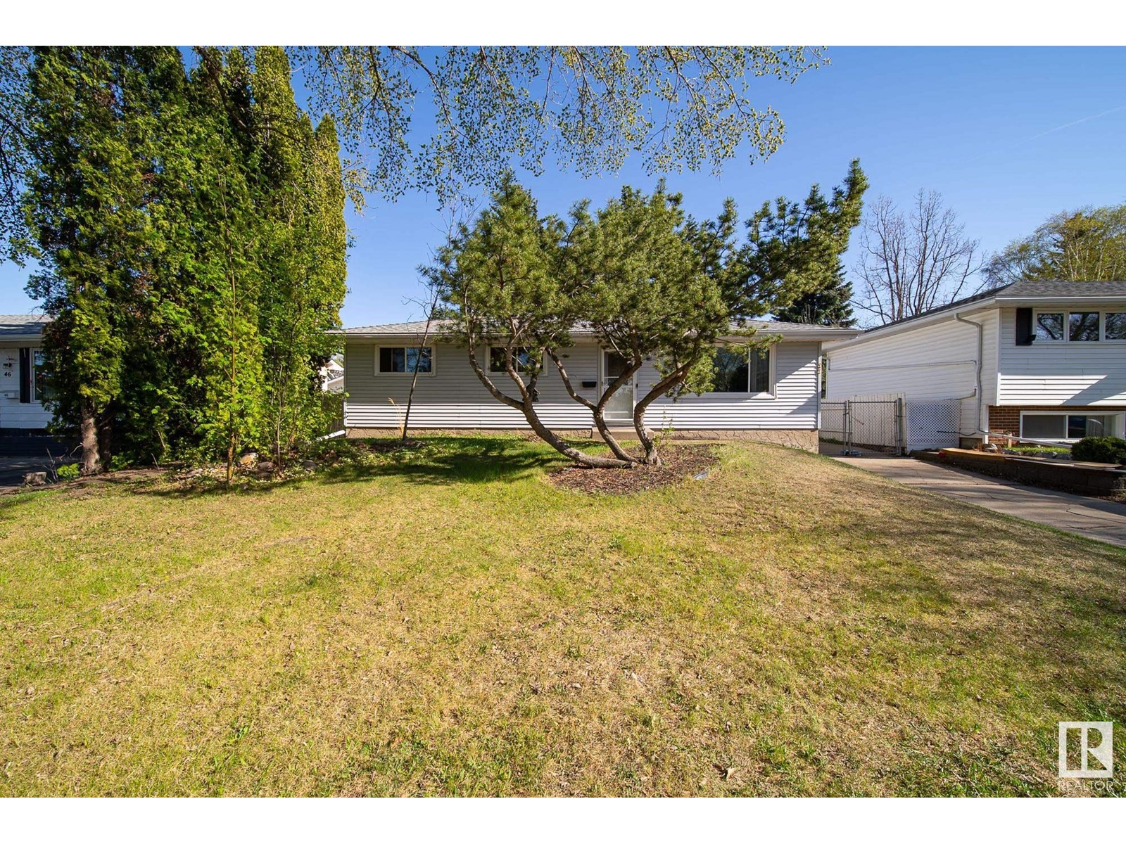 44 MARION DR