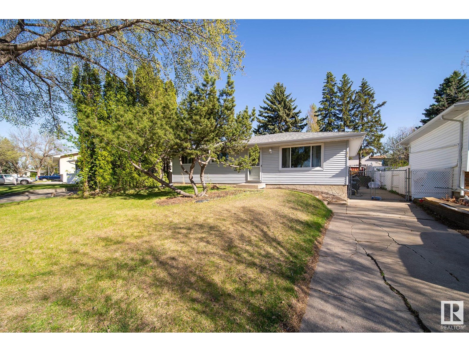 44 MARION DR