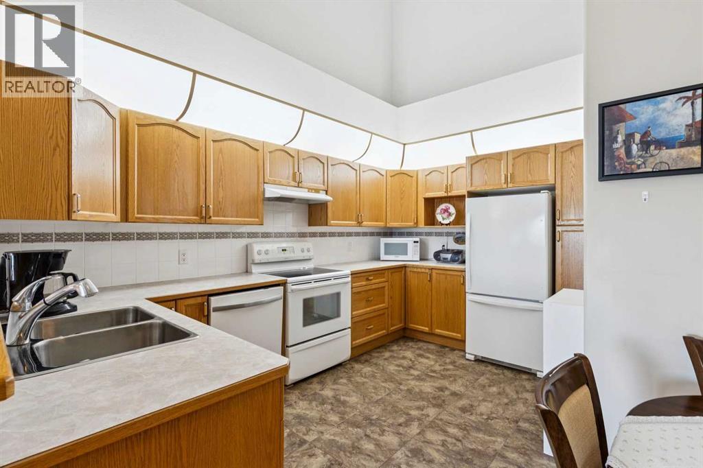 301, 728 Country Hills Road NW
