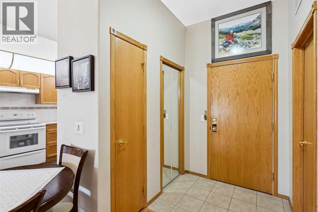 301, 728 Country Hills Road NW