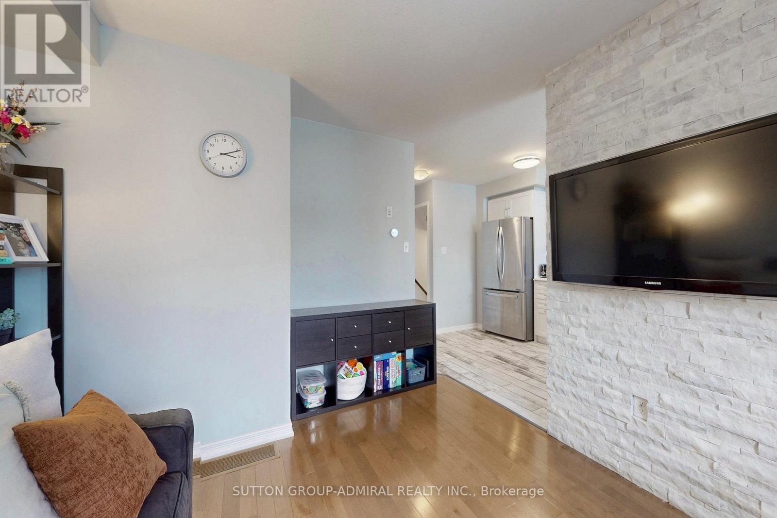 109 BLOOMINGTON DRIVE