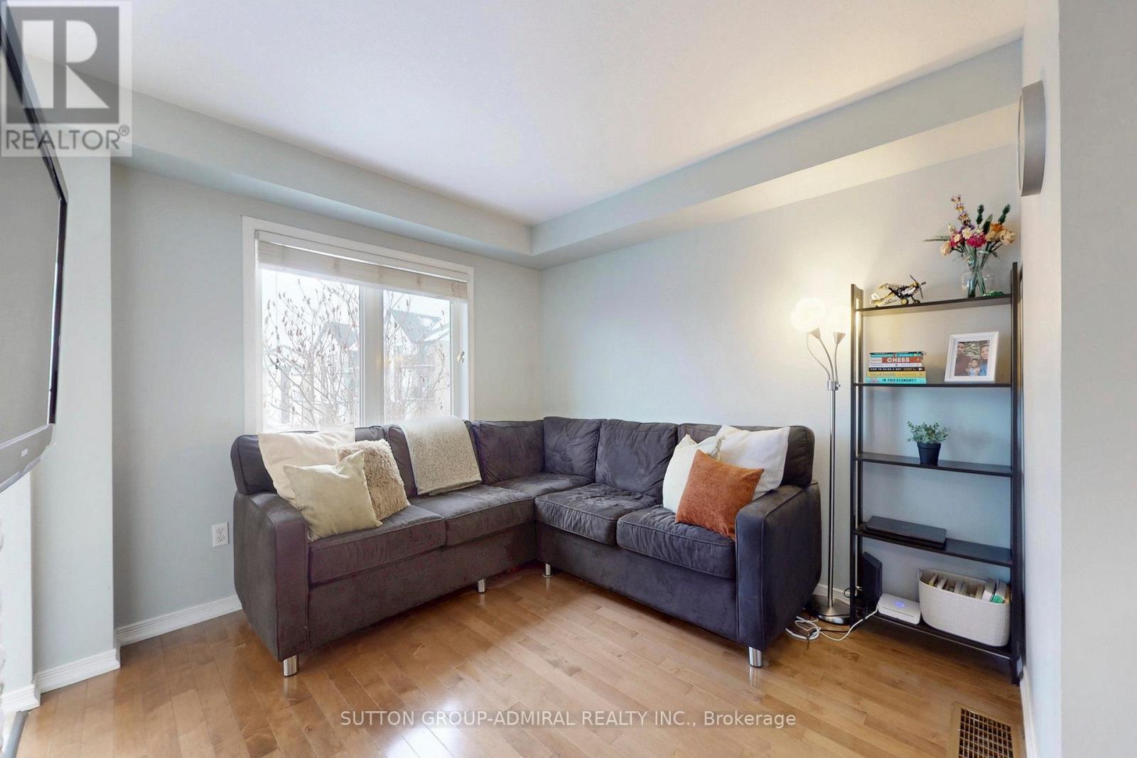 109 BLOOMINGTON DRIVE