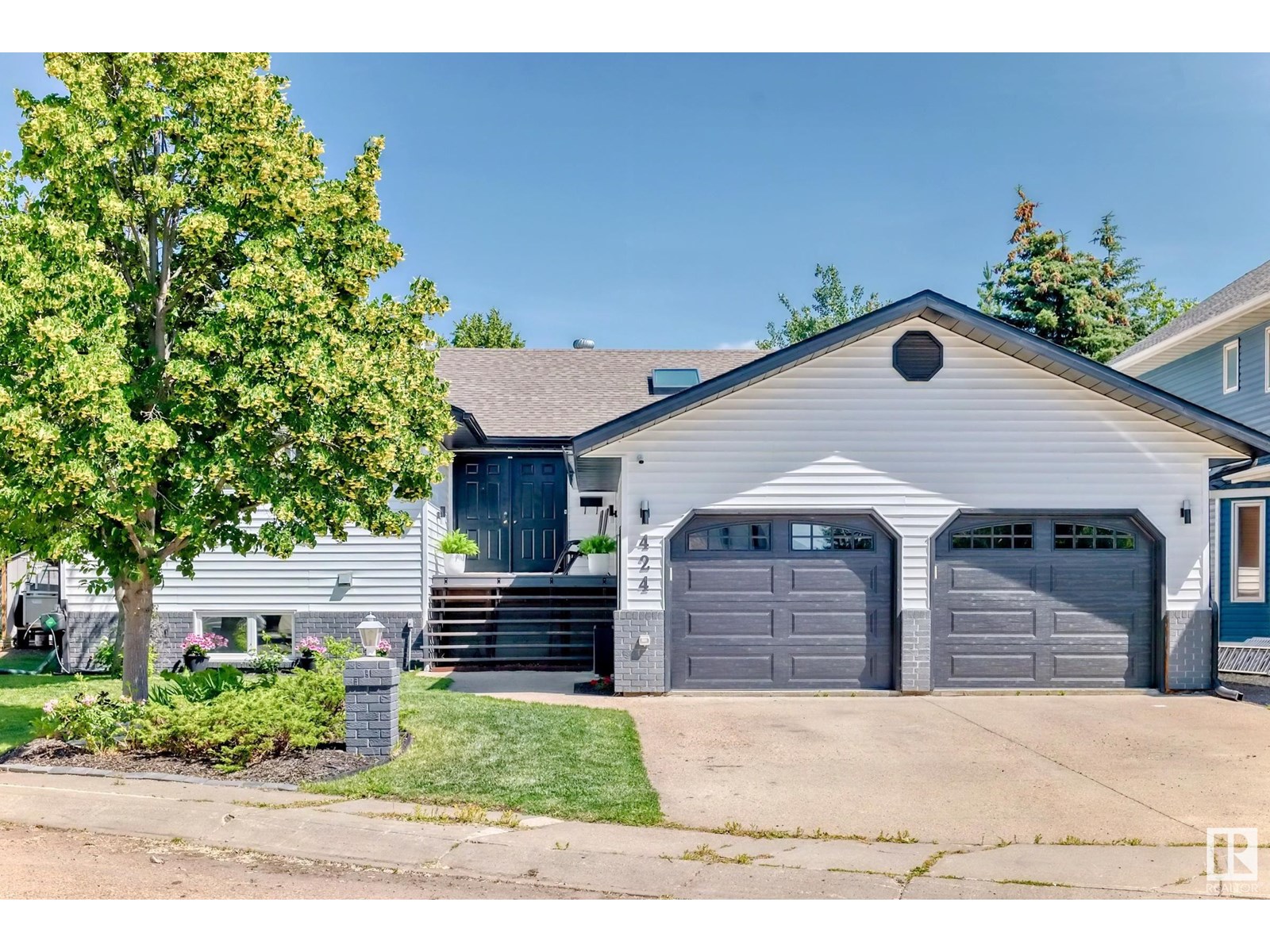 424 BUTCHART DR NW
