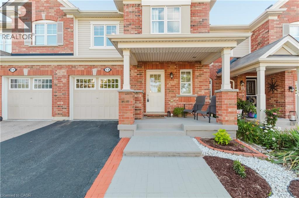 13 ARBOURVIEW Crescent
