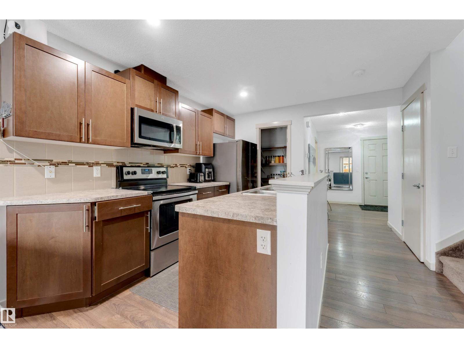 3048 16 AV NW