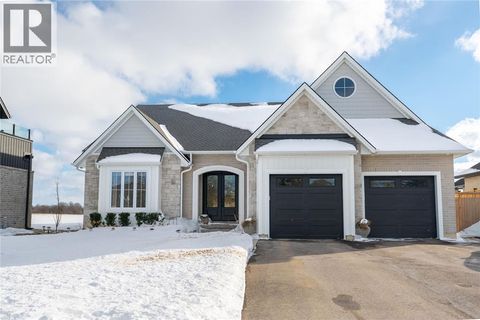 3613 Queen STREET Plympton-Wyoming ON N0N1E0