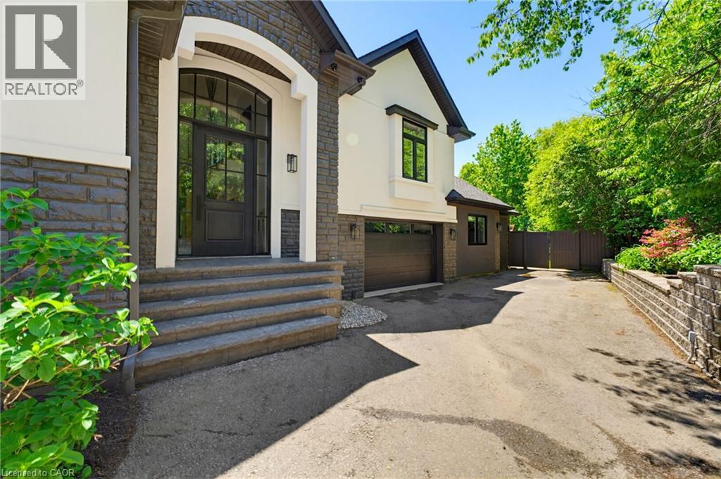 1316 DUNDAS Street
