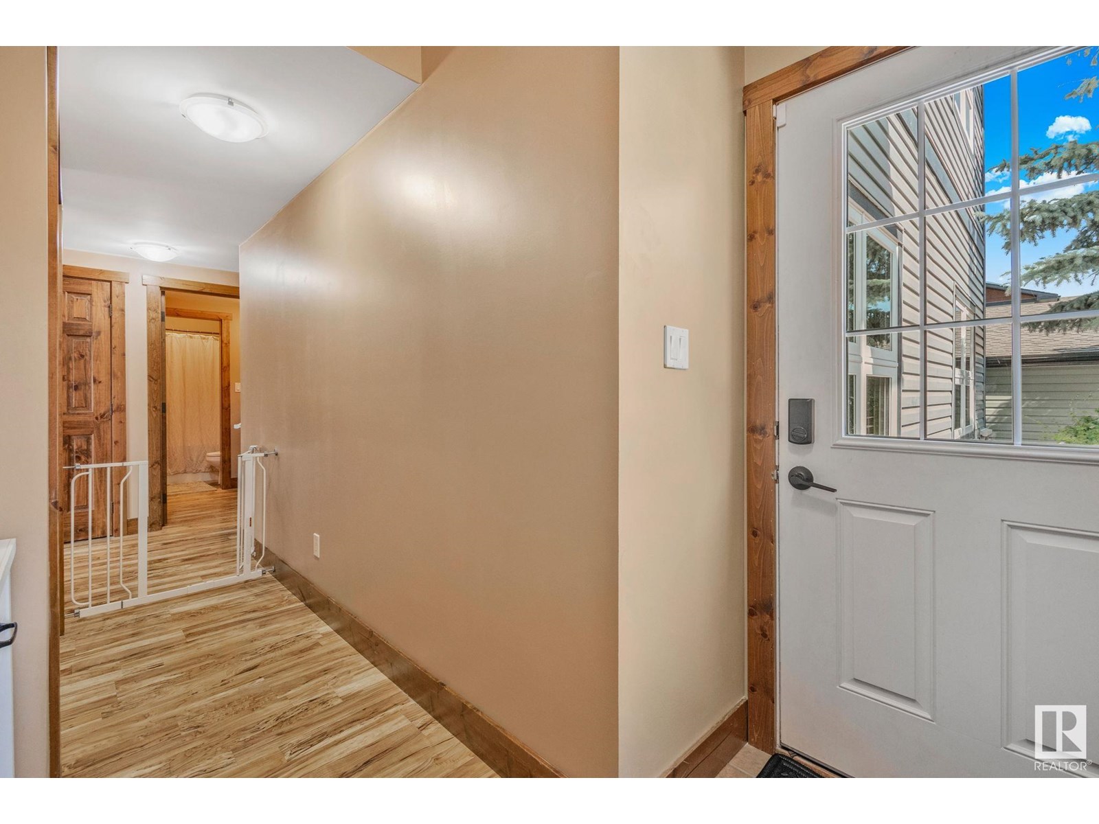 2402 Graybriar GR
