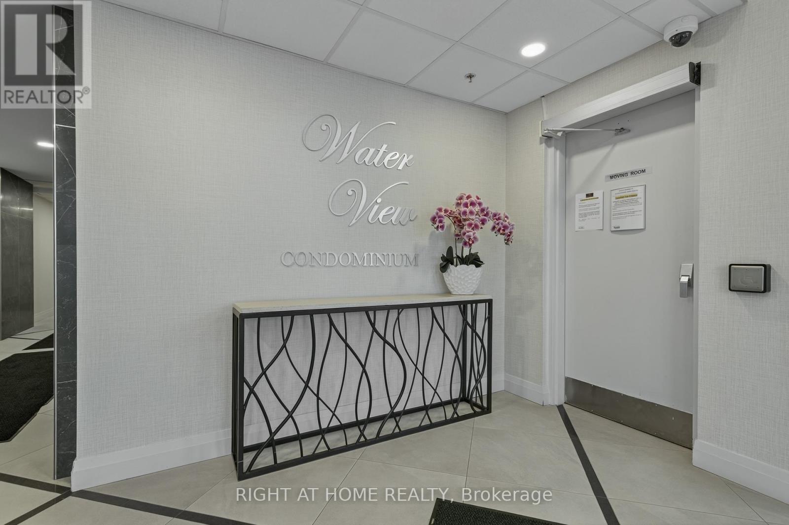 409 - 6 TORONTO STREET