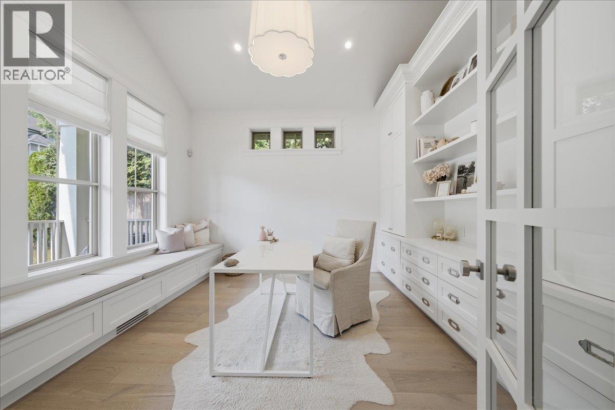 100 FERNWAY DRIVE