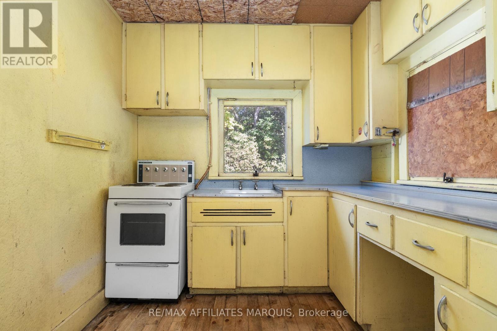 6 R9 (RIDEAU FERRY) ROAD