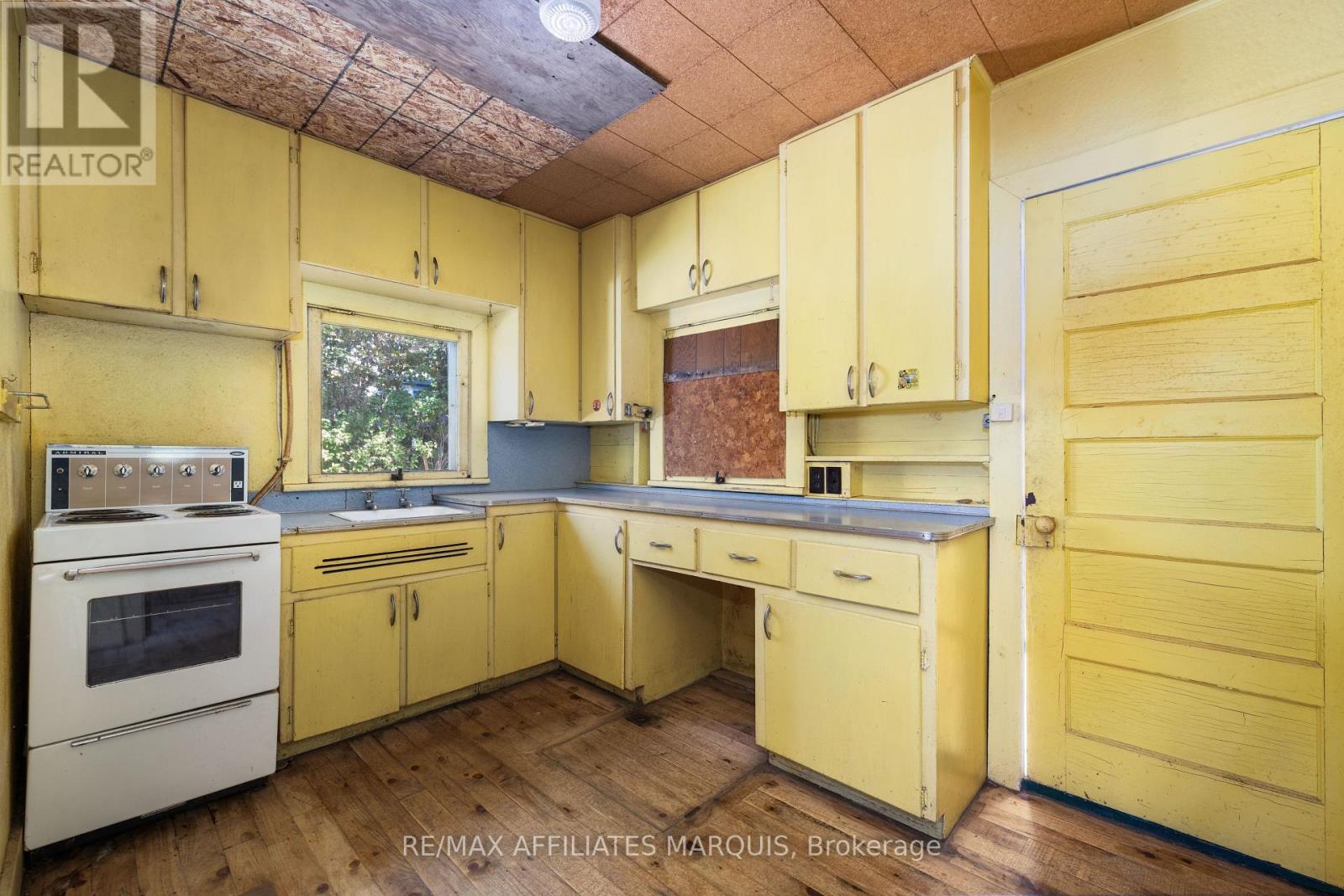 6 R9 (RIDEAU FERRY) ROAD