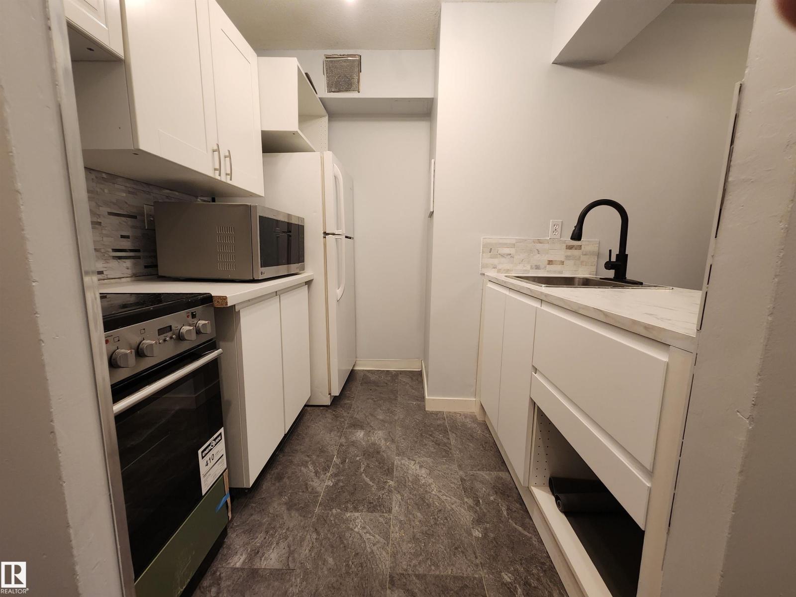 #207 10160 114 ST NW
