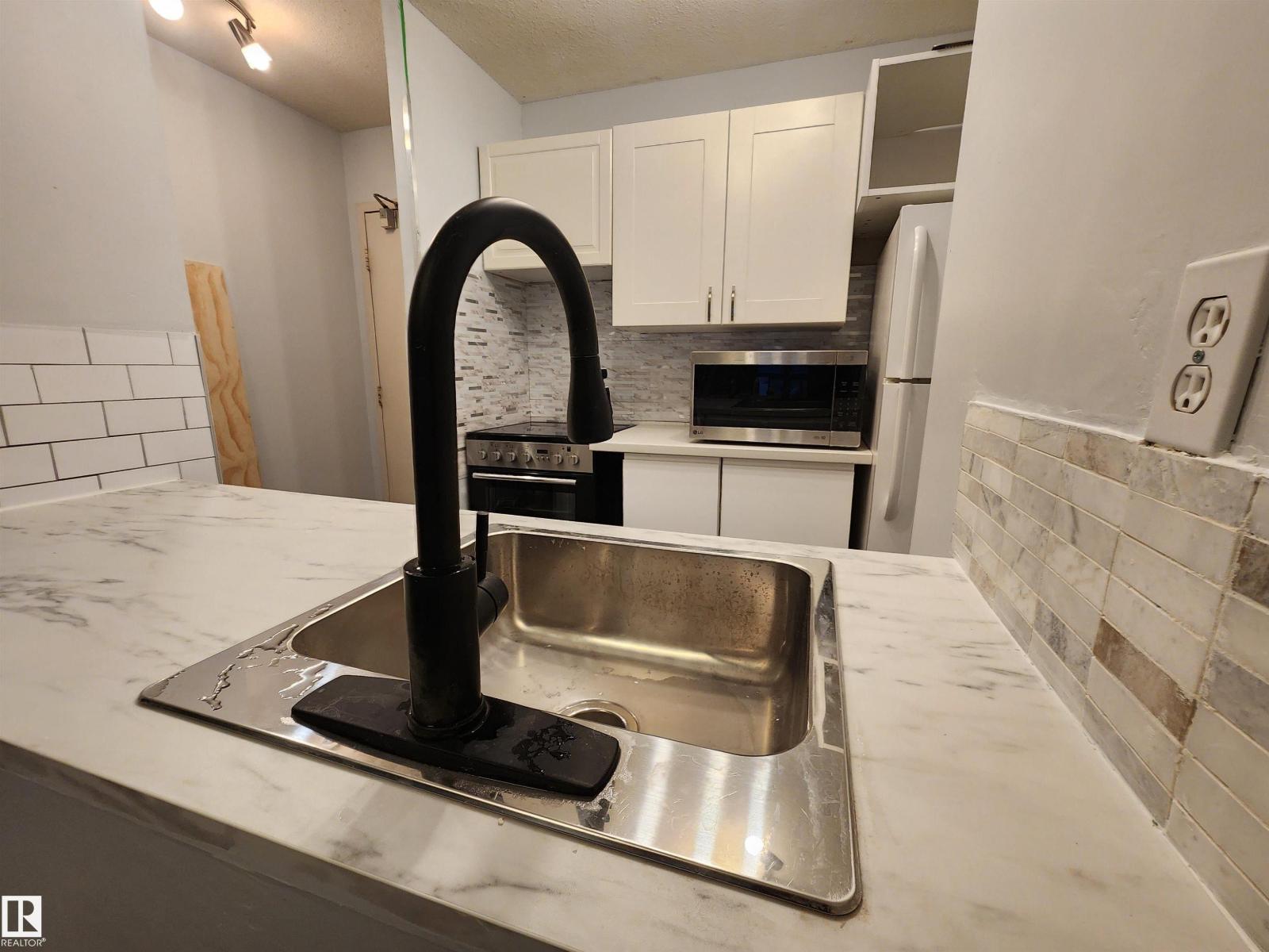 #207 10160 114 ST NW