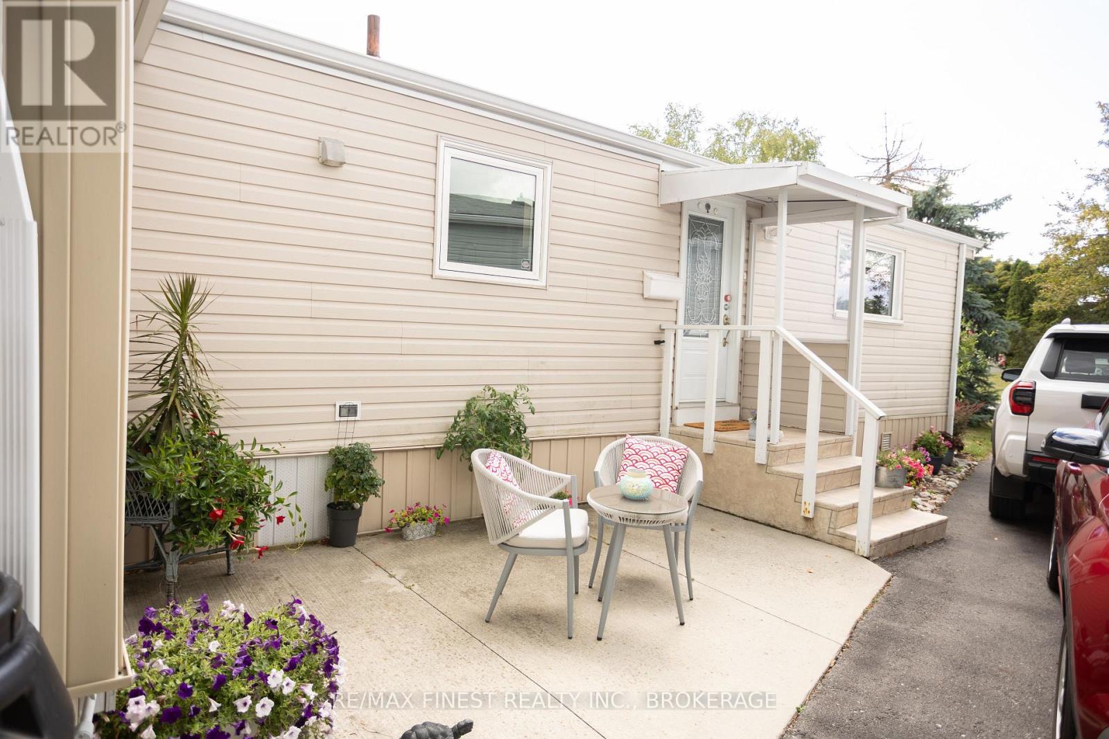 21 POWLEY GARDEN DRIVE