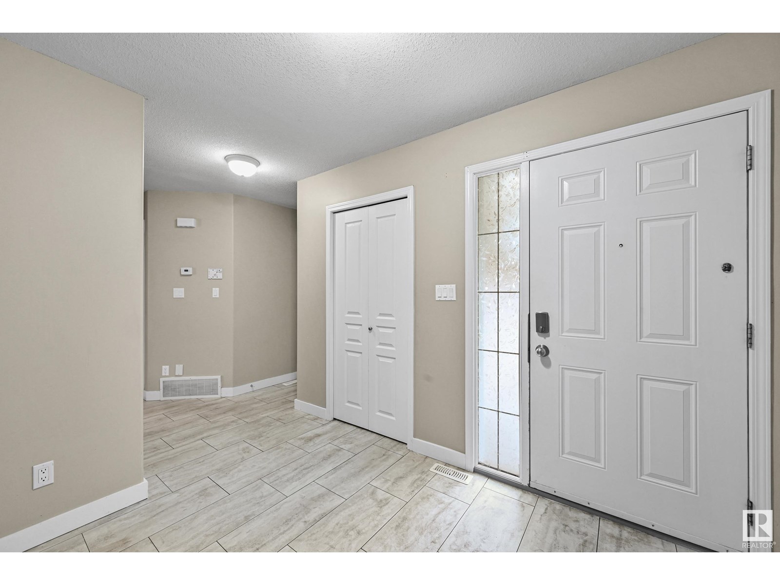 638 LEGER WY NW