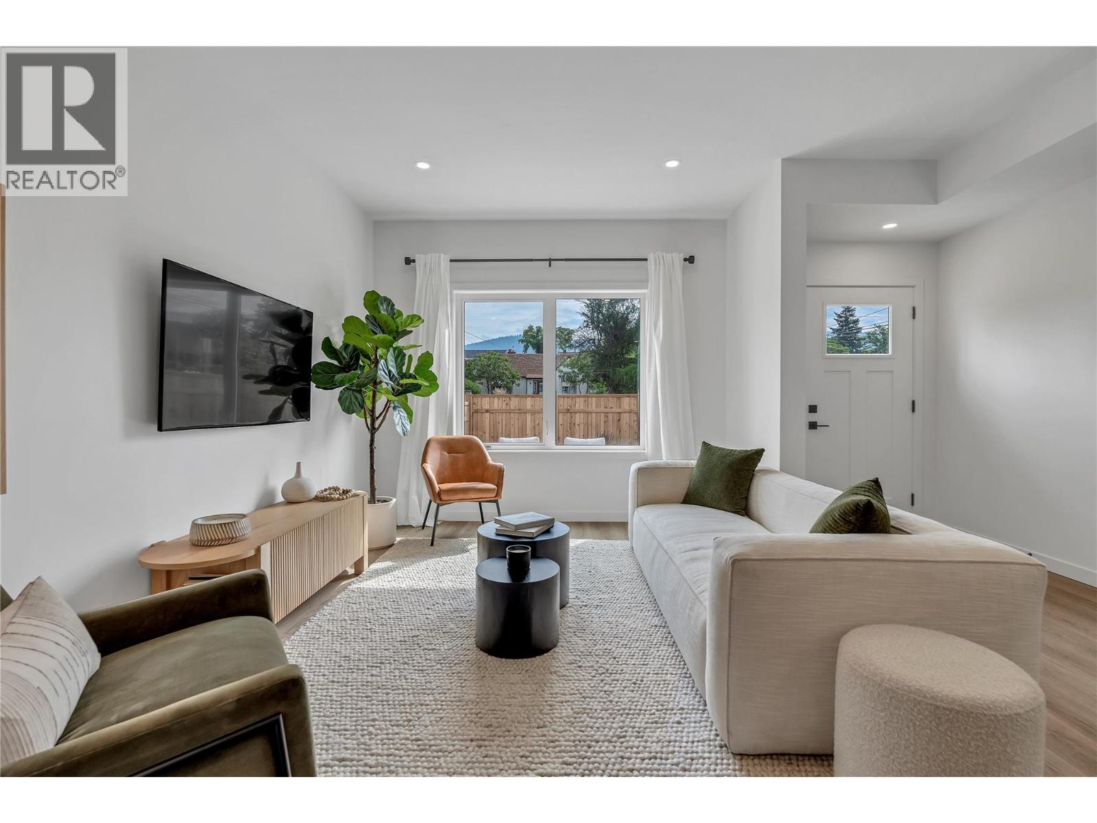 695 Victoria Drive Unit# 104