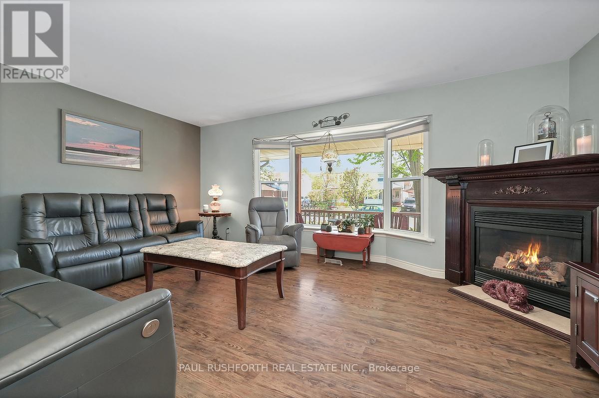 25 SEABROOKE DRIVE