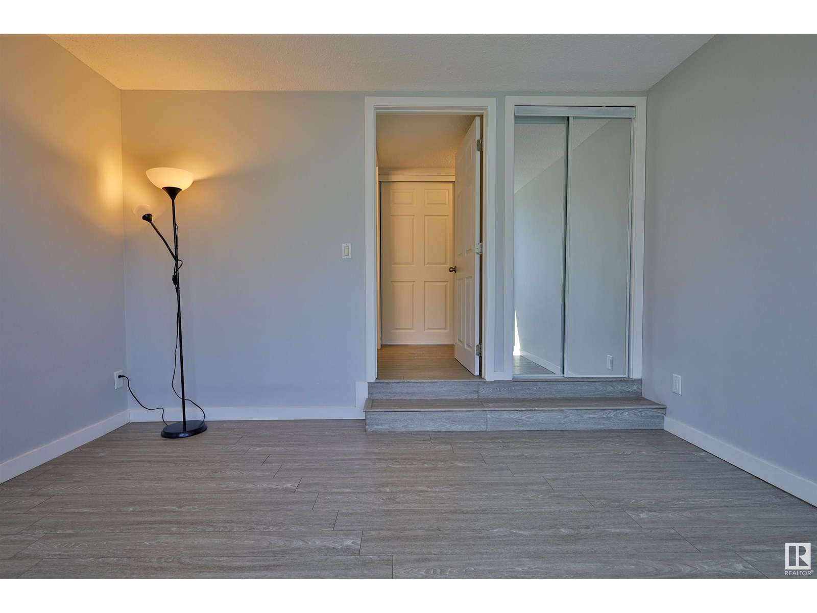 #423 10160 114 ST NW