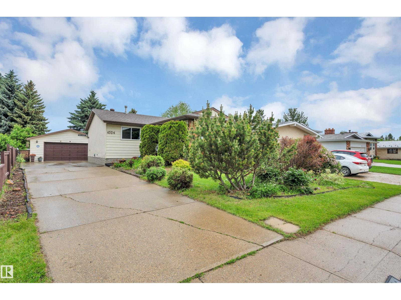 4524 20A AV NW