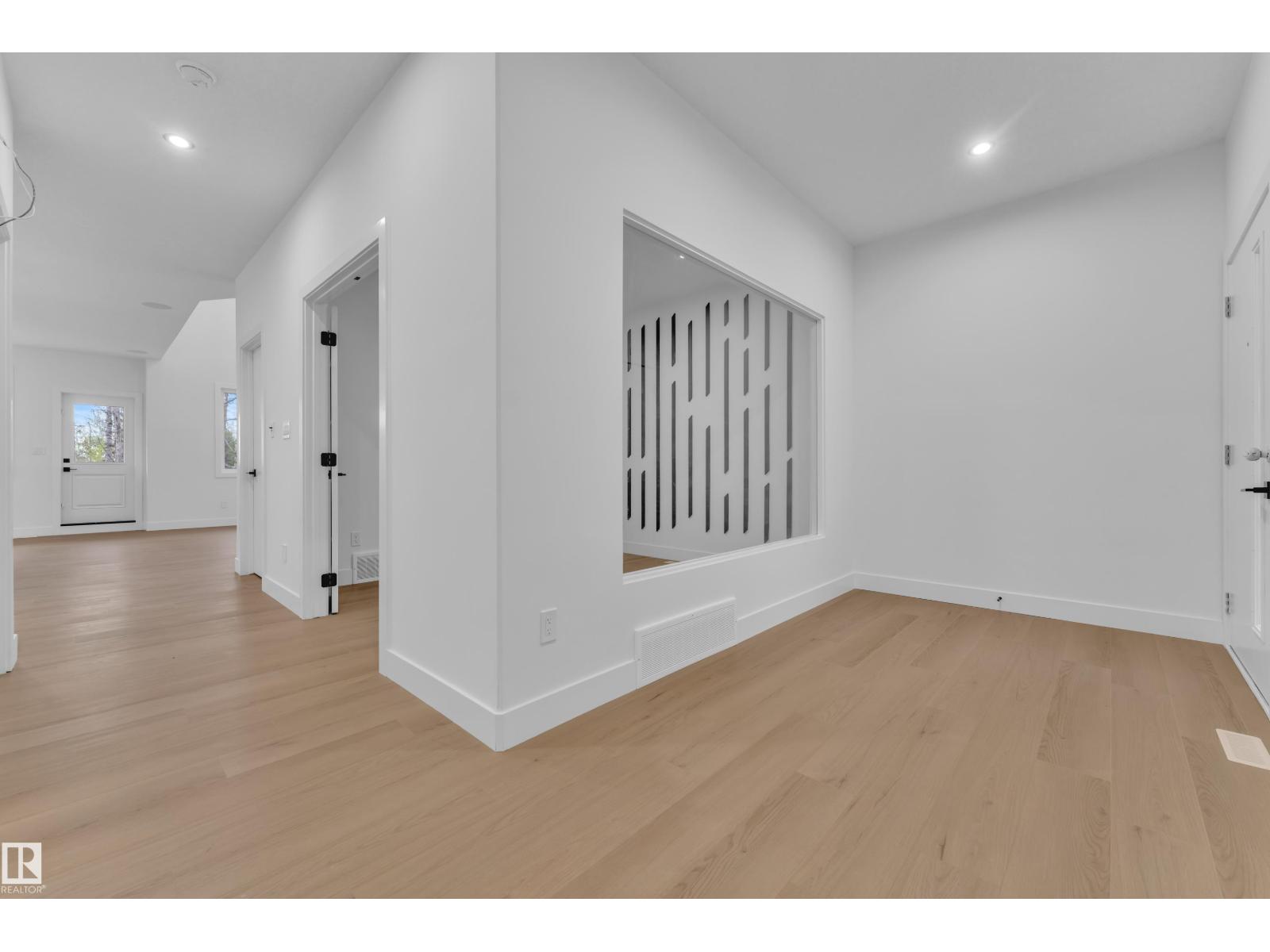 61 Renwyck PL