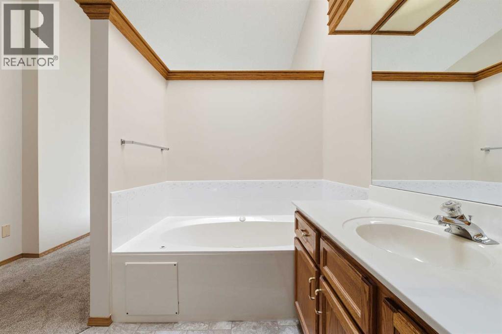 135 Hamptons Park NW