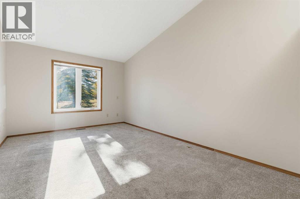 135 Hamptons Park NW