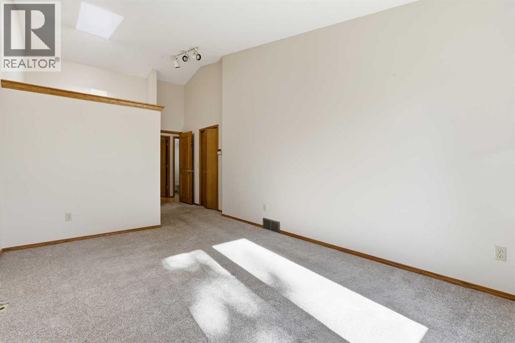 135 Hamptons Park NW