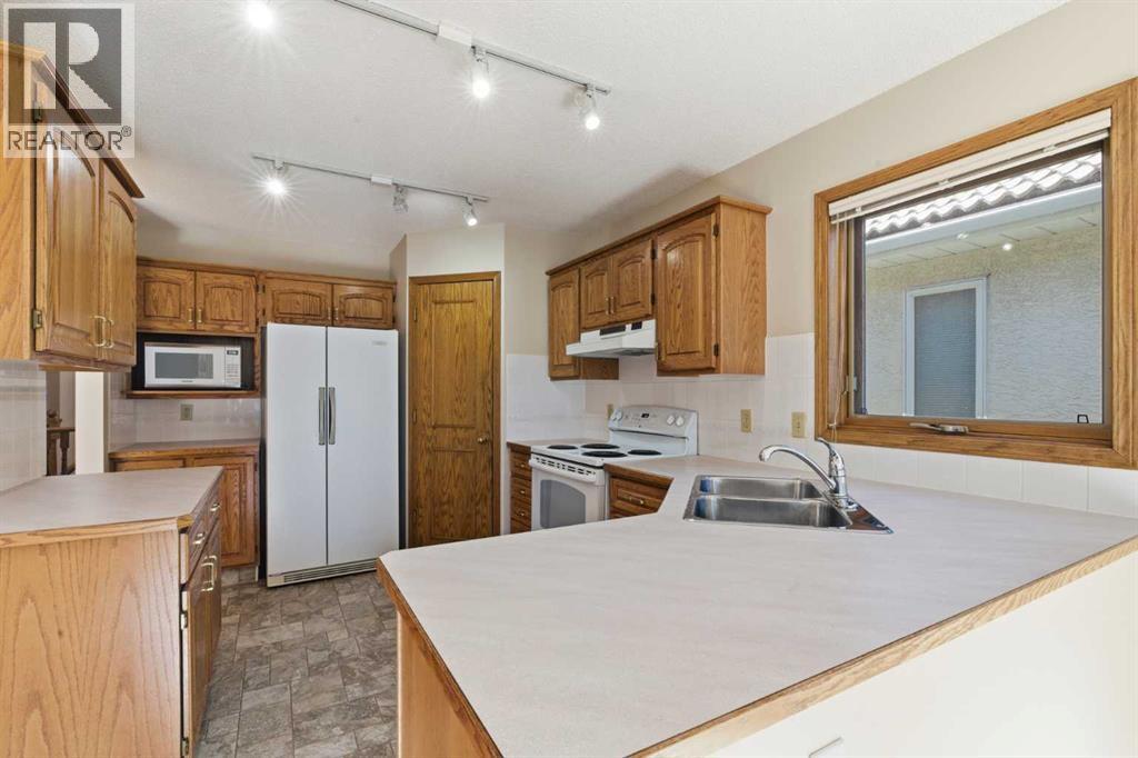 135 Hamptons Park NW