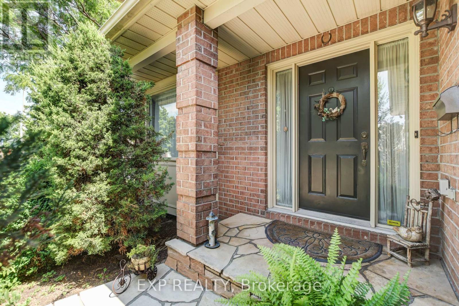 850 ADENCLIFFE DRIVE