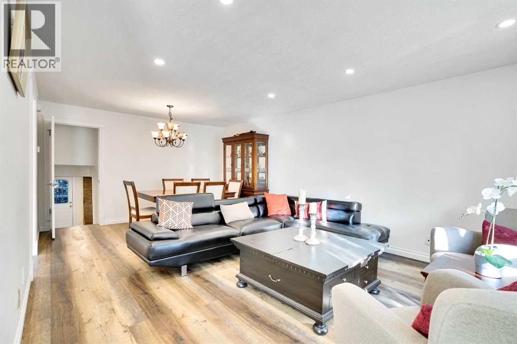 76 Coach Manor Rise SW