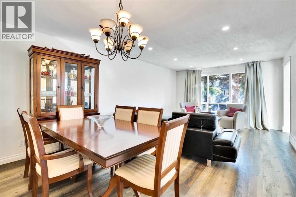 76 Coach Manor Rise SW